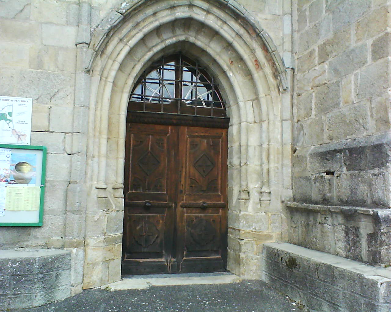 Porte d'entrée de l'Eglise de BERTIGNAT